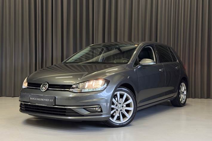 Grå VW Golf VII fra 2019