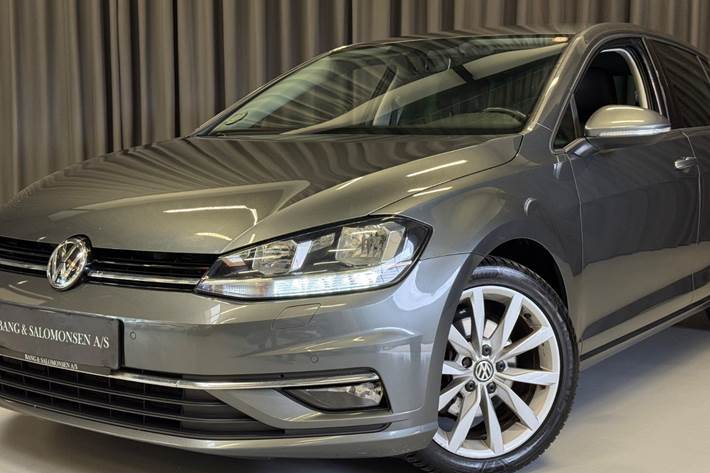 Grå VW Golf VII fra 2019