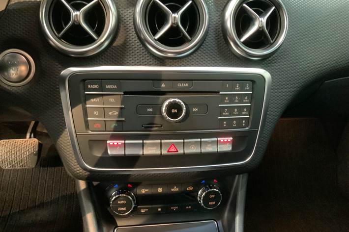Sølv Mercedes A200 fra 2017