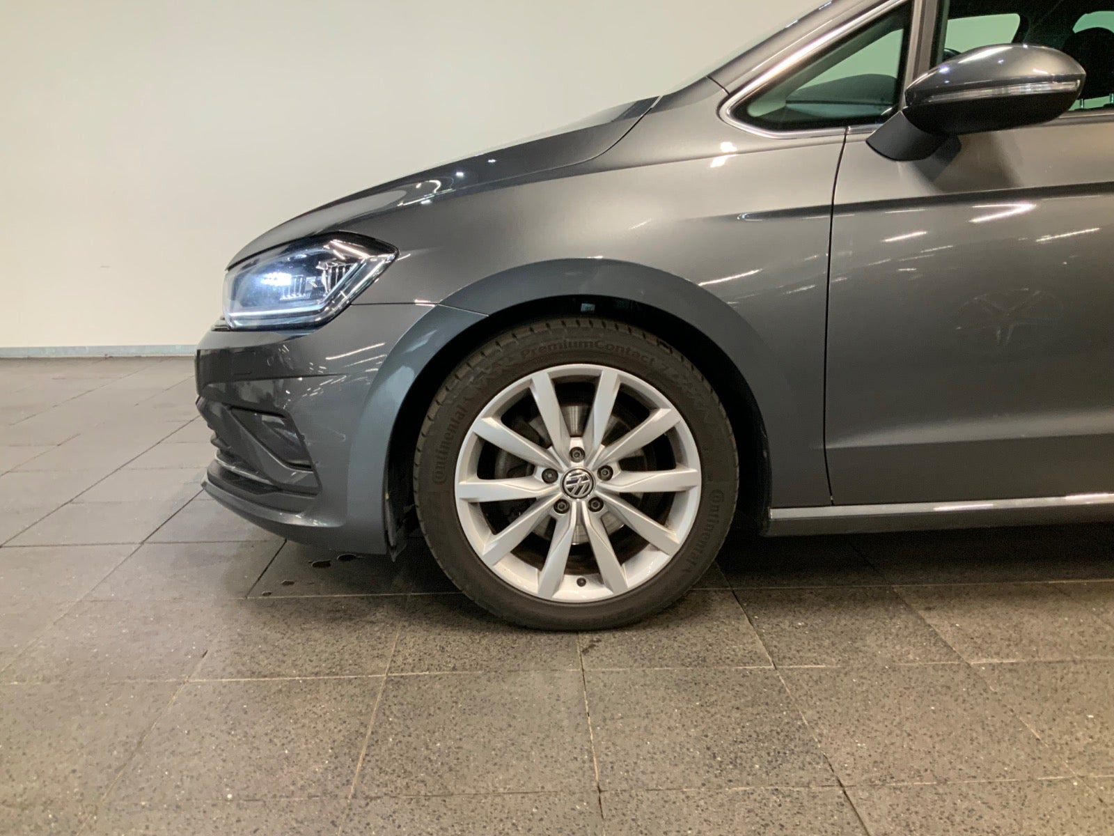 Grå VW Golf Sportsvan fra 2020