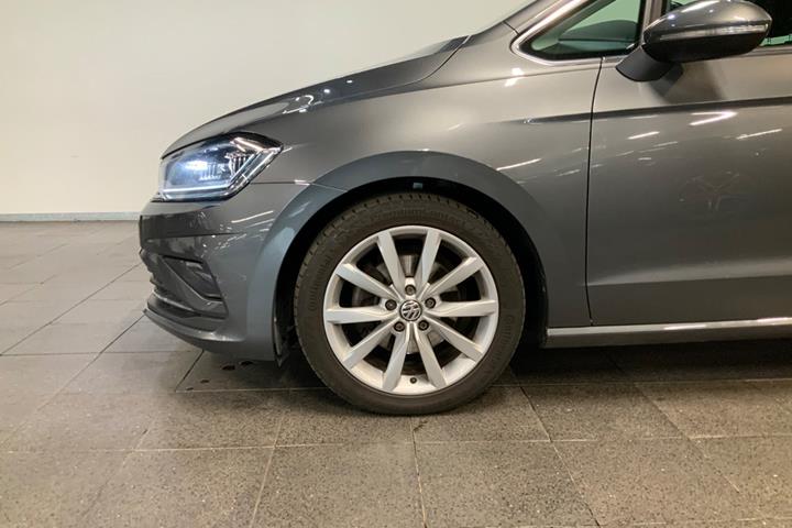 Grå VW Golf Sportsvan fra 2020