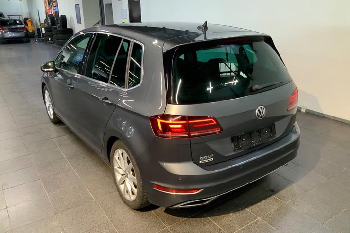 Grå VW Golf Sportsvan fra 2020