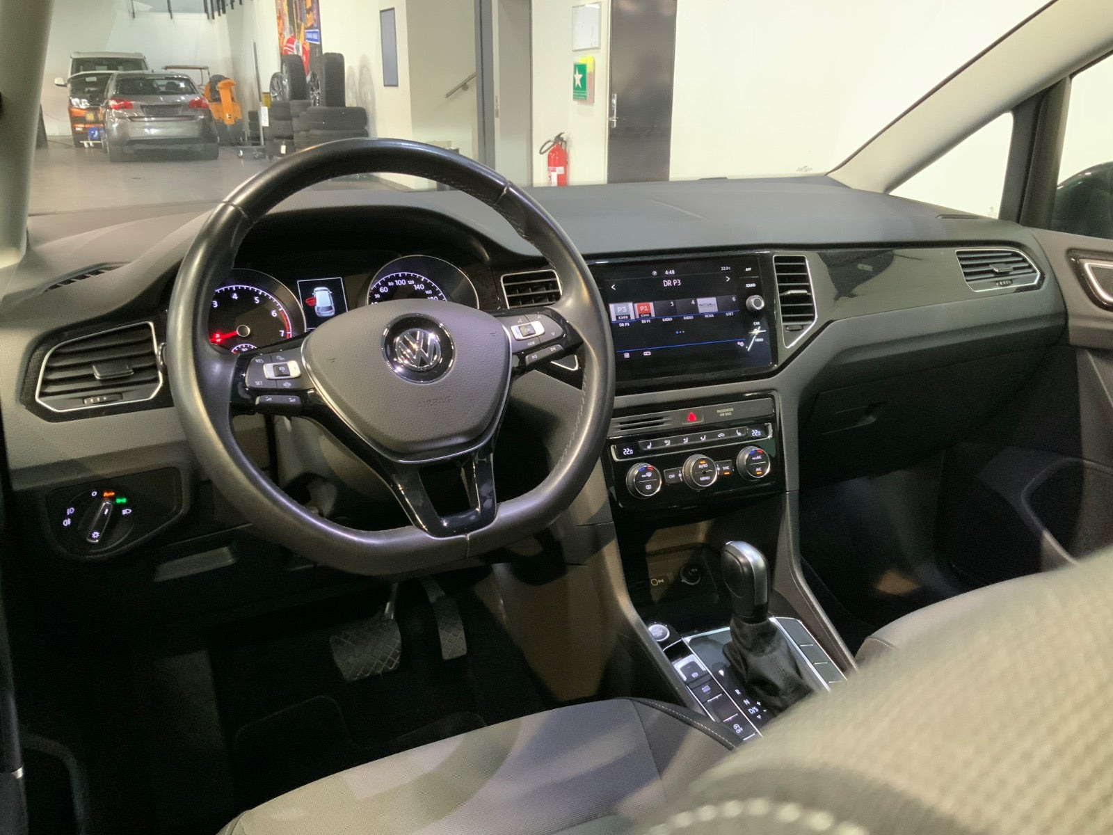 Grå VW Golf Sportsvan fra 2020