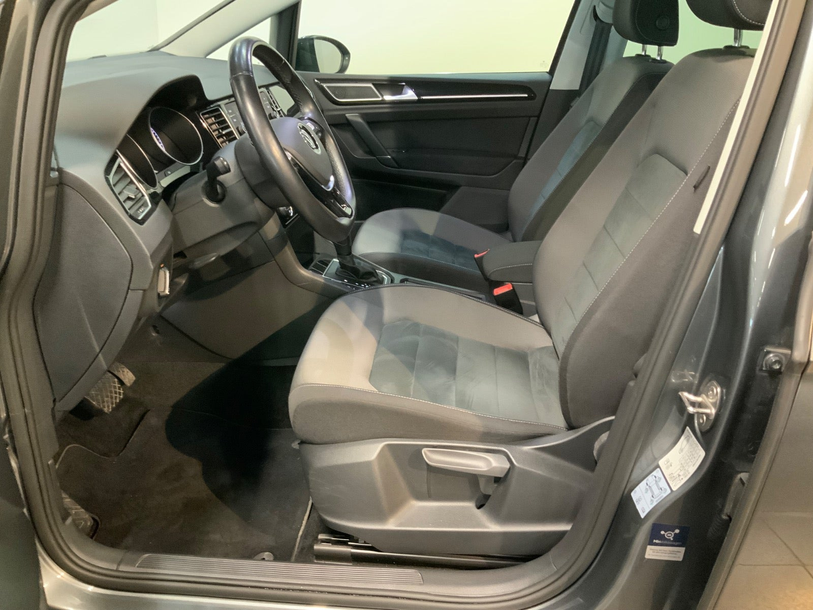 Grå VW Golf Sportsvan fra 2020