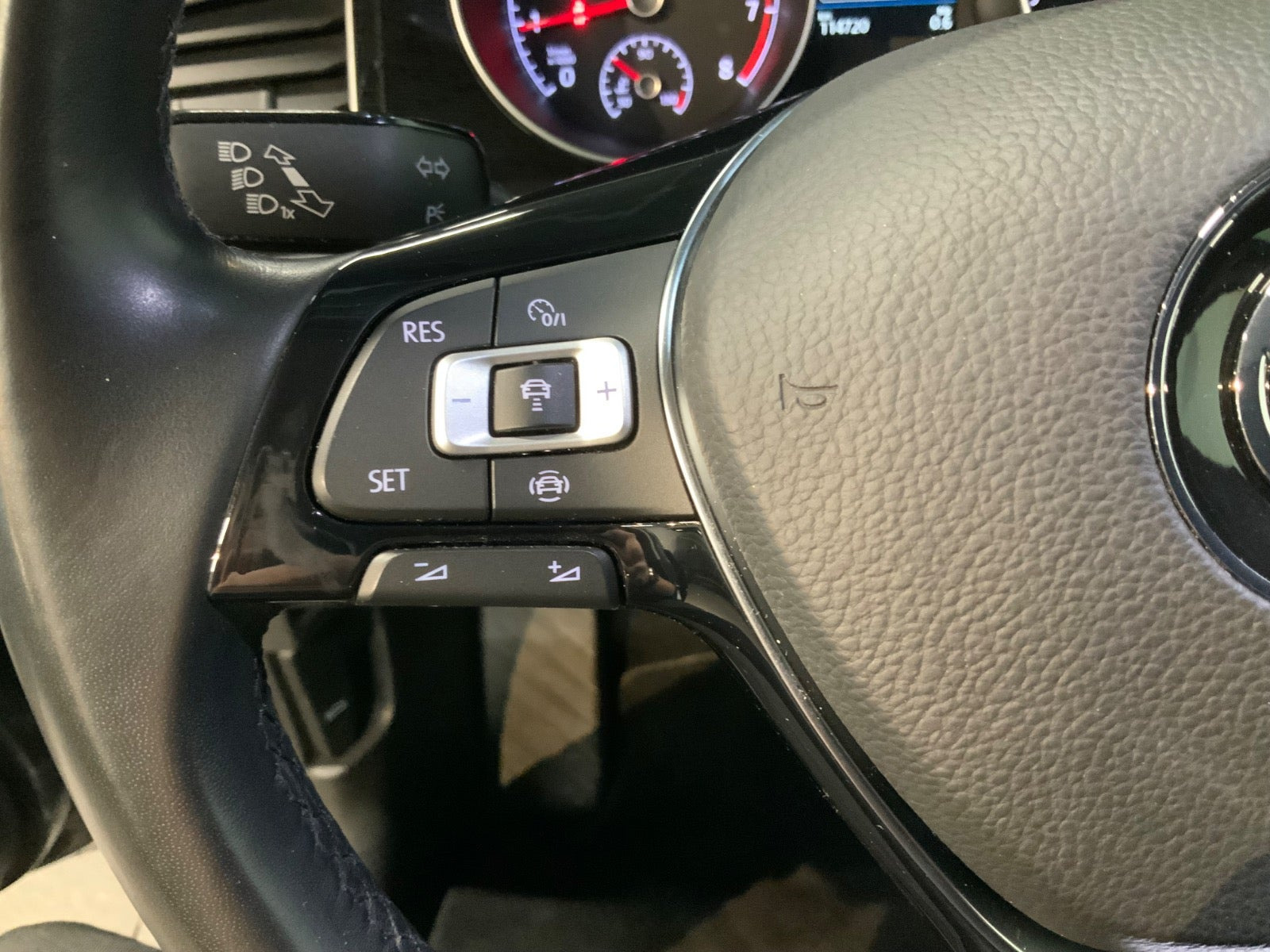 Grå VW Golf Sportsvan fra 2020