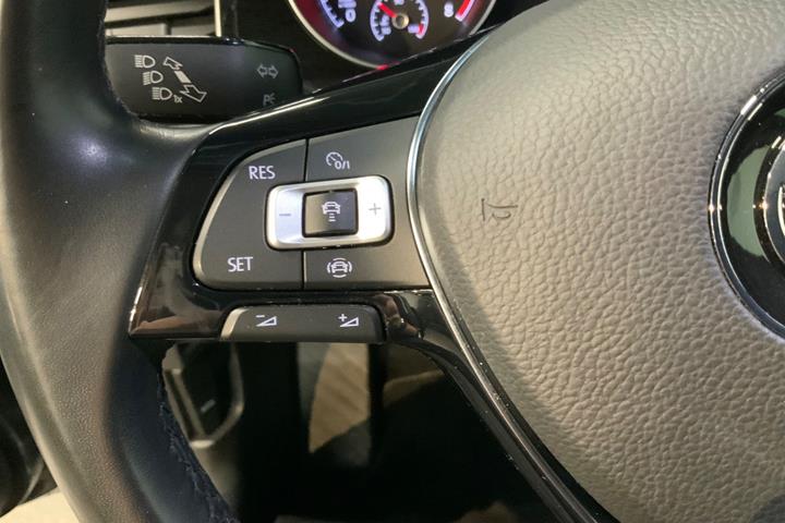 Grå VW Golf Sportsvan fra 2020