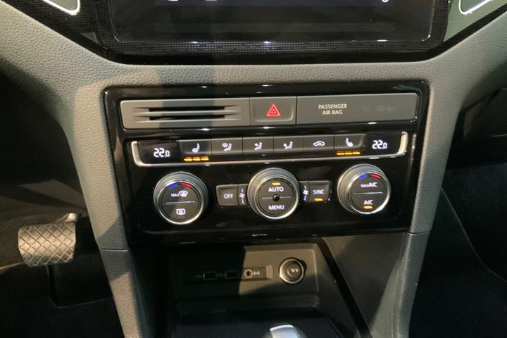 Grå VW Golf Sportsvan fra 2020