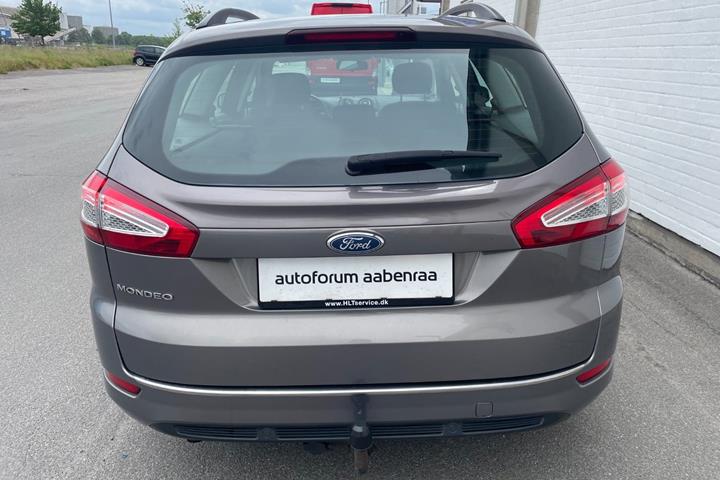 Brun Ford Mondeo fra 2011