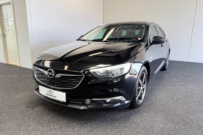 Sort Opel Insignia fra 2018