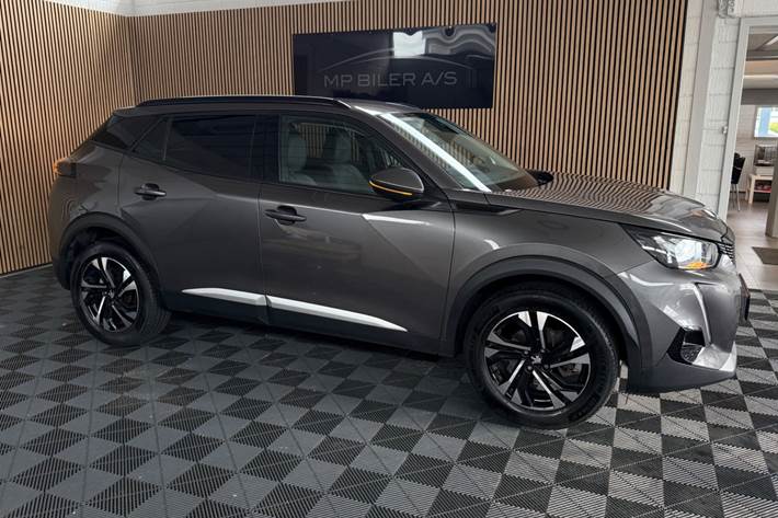 Grå Peugeot 2008 fra 2021
