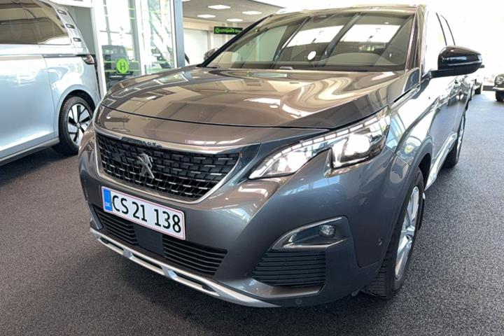 Grå Peugeot 3008 fra 2019 set udefra