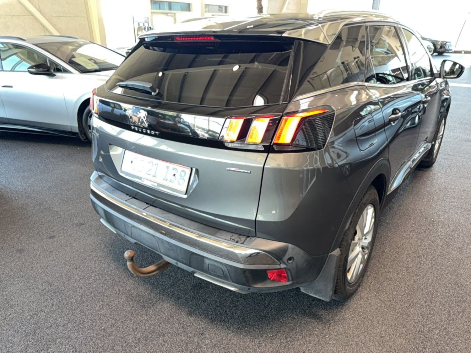 Grå Peugeot 3008 fra 2019
