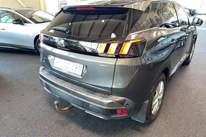 Grå Peugeot 3008 fra 2019