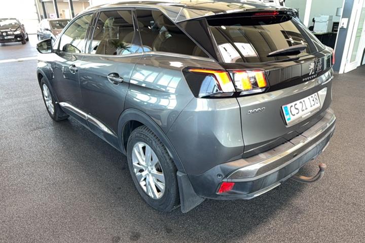 Grå Peugeot 3008 fra 2019