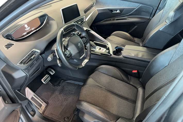 Grå Peugeot 3008 fra 2019