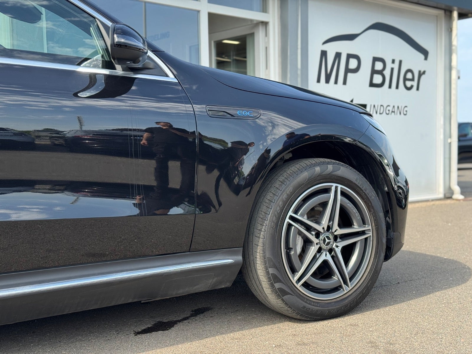 Sort Mercedes EQC400 fra 2021
