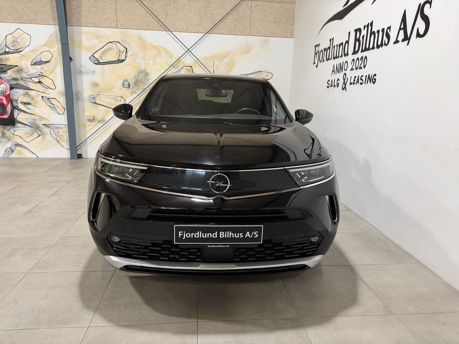 Sort Opel Mokka-e fra 2022