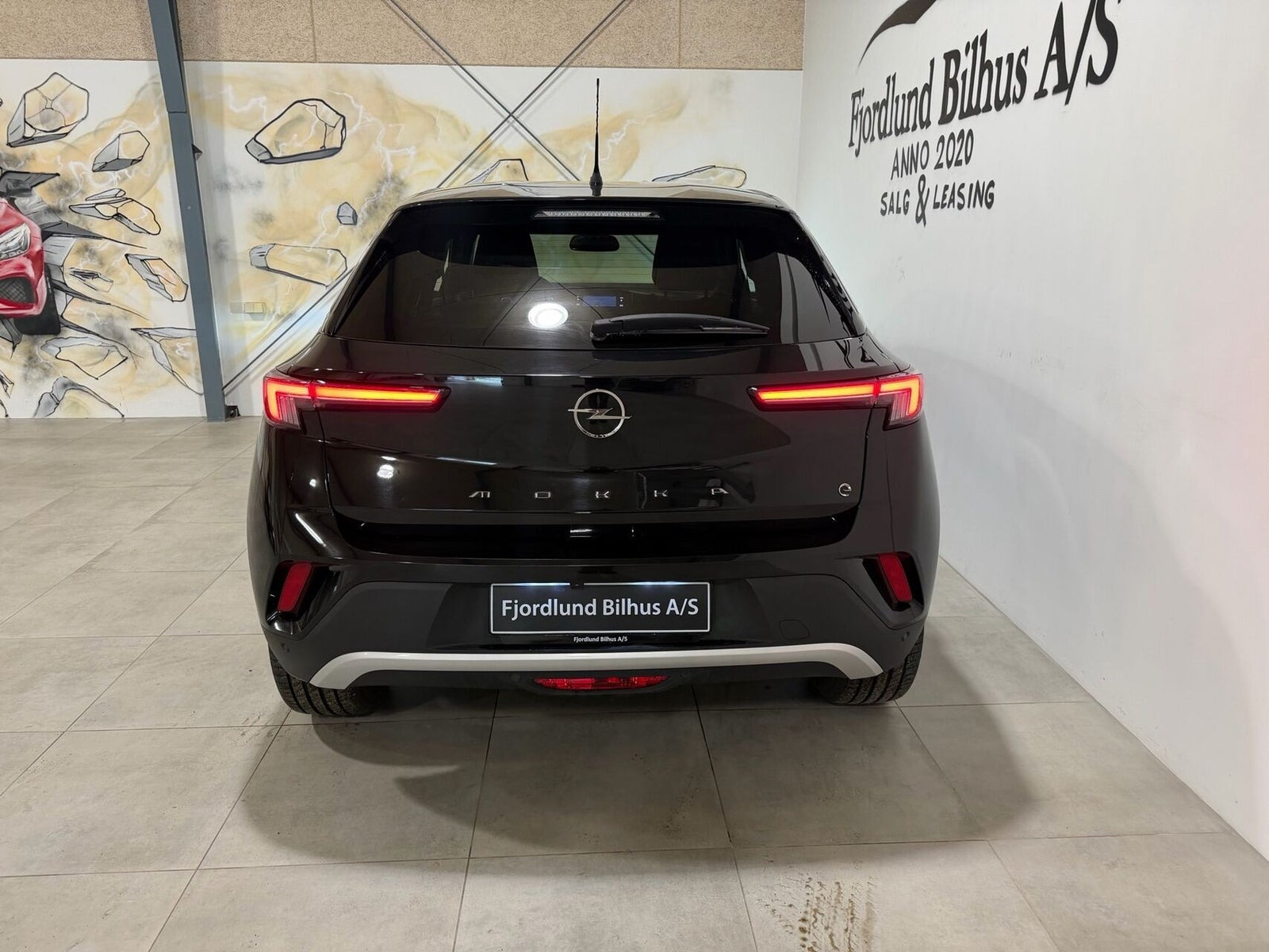 Sort Opel Mokka-e fra 2022