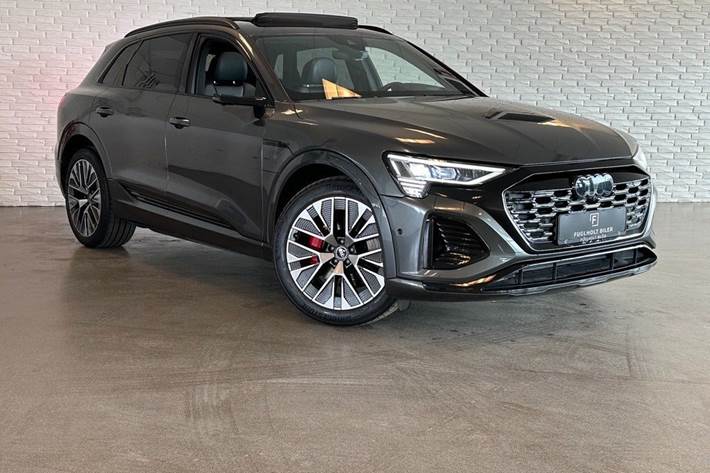 Grå Audi Q8 e-tron fra 2024