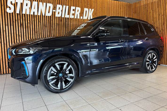Sort BMW iX3 fra 2023