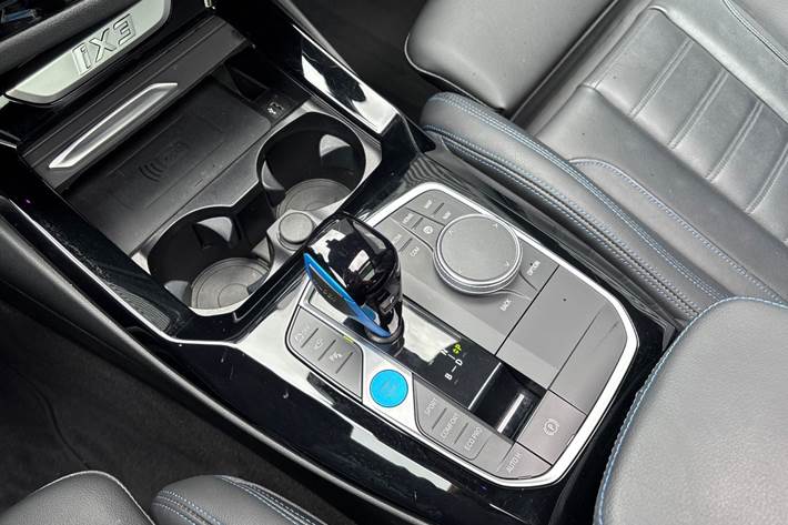 Sort BMW iX3 fra 2023