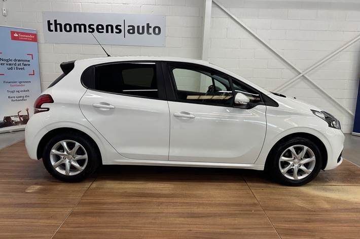 Hvid Peugeot 208 fra 2017