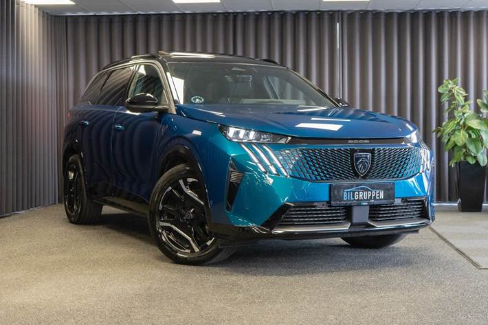 Blå Peugeot e-5008 fra 2025