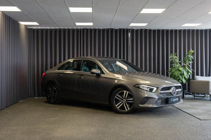 Grå Mercedes A200 d fra 2022