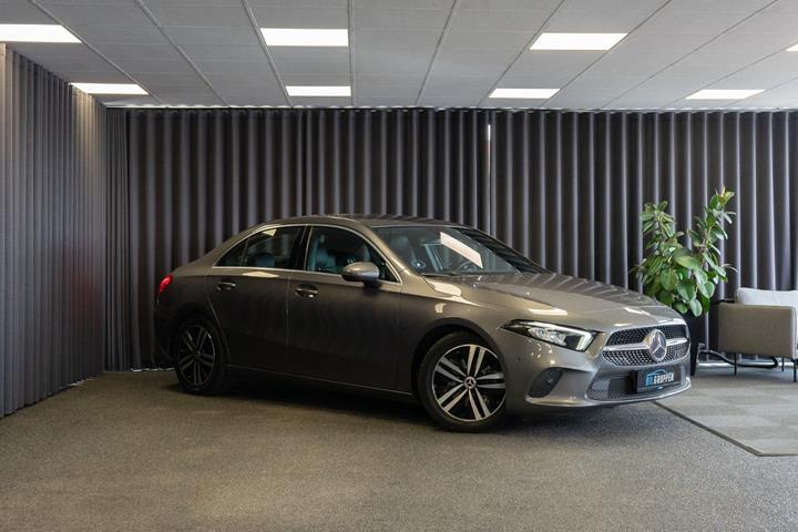 Grå Mercedes A200 d fra 2022