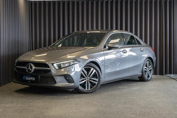 Grå Mercedes A200 d fra 2022