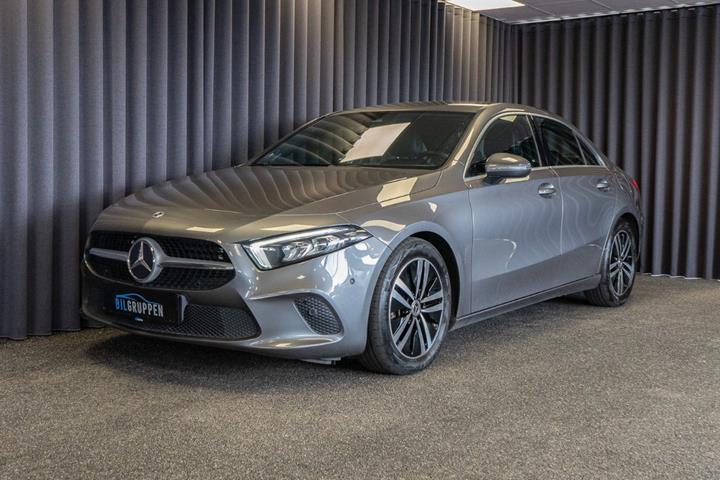 Grå Mercedes A200 d fra 2022