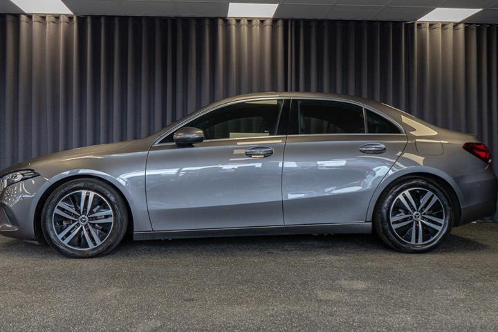Grå Mercedes A200 d fra 2022