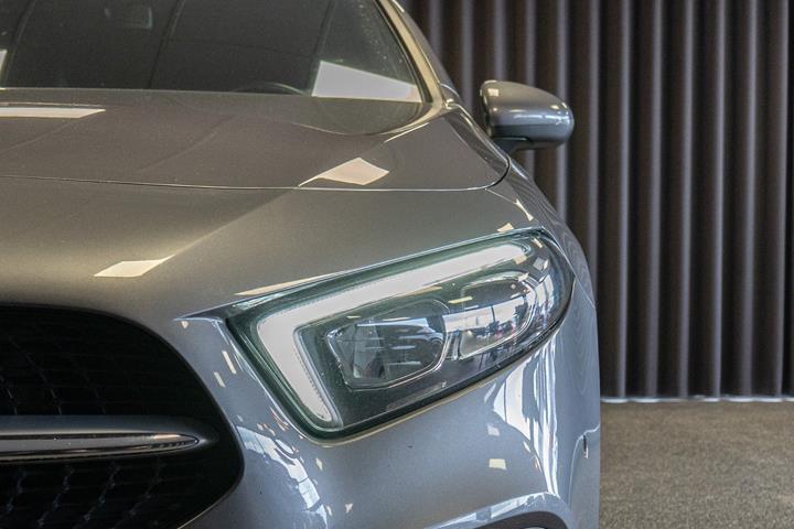 Grå Mercedes A200 d fra 2022
