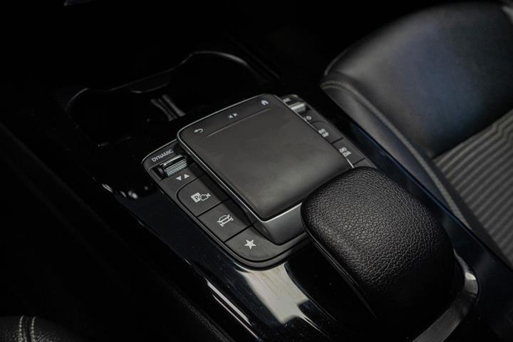Grå Mercedes A200 d fra 2022