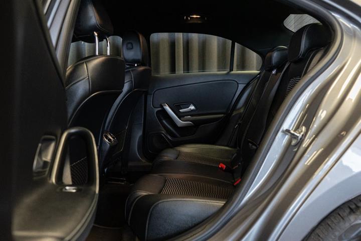 Grå Mercedes A200 d fra 2022