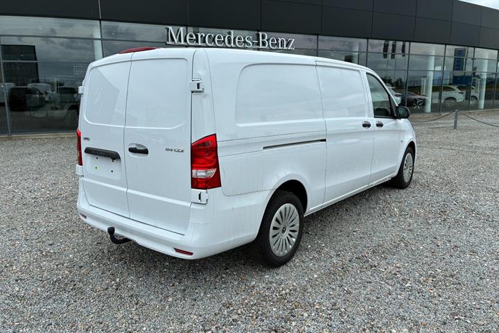 Hvid Mercedes Vito 114 fra 2026