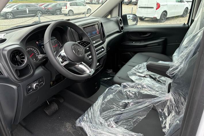 Hvid Mercedes Vito 114 fra 2026