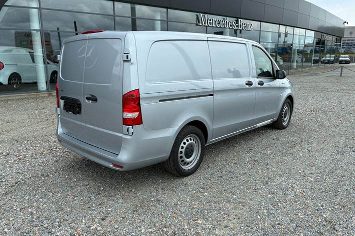 Sølv Mercedes eVito 119 fra 2026