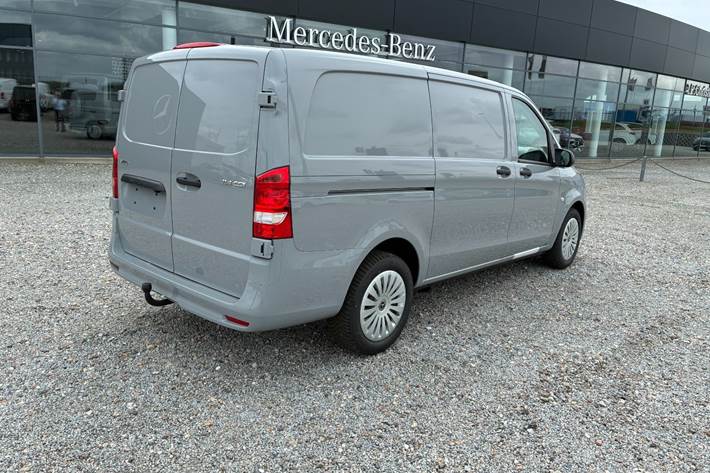 Grå Mercedes Vito 114 fra 2026