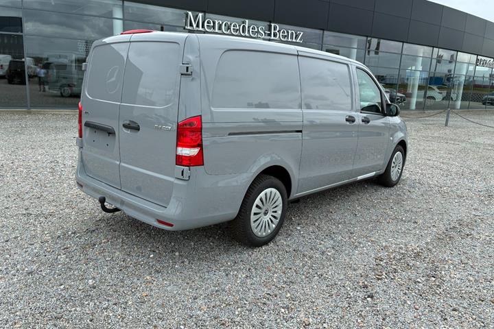 Grå Mercedes Vito 114 fra 2026