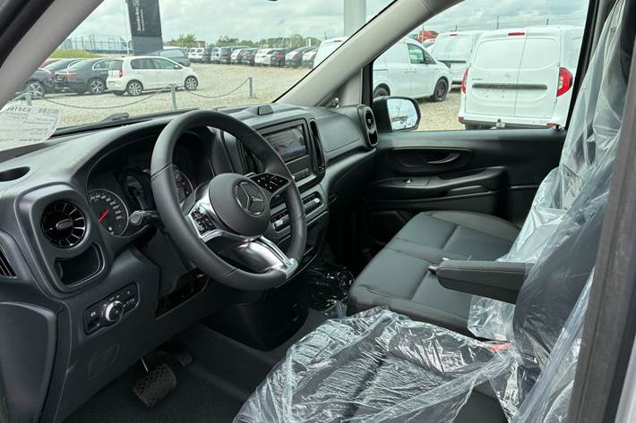 Grå Mercedes Vito 114 fra 2026