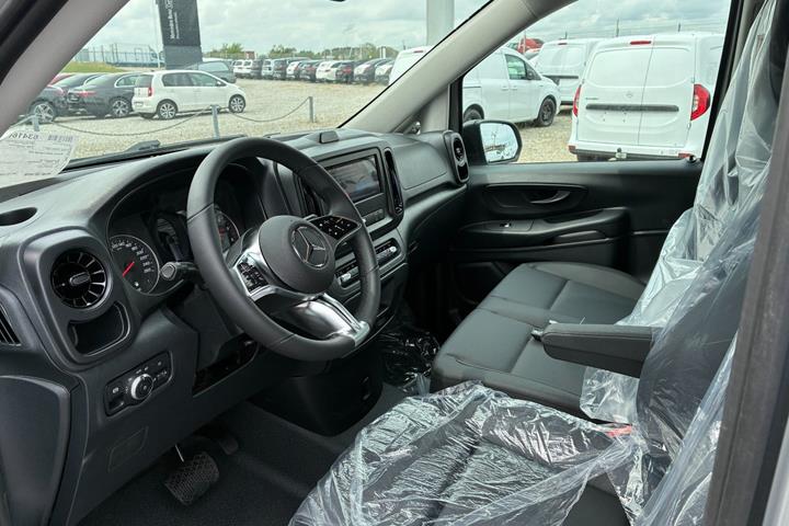 Grå Mercedes Vito 114 fra 2026
