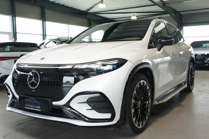 Hvid Mercedes EQS450 SUV fra 2025