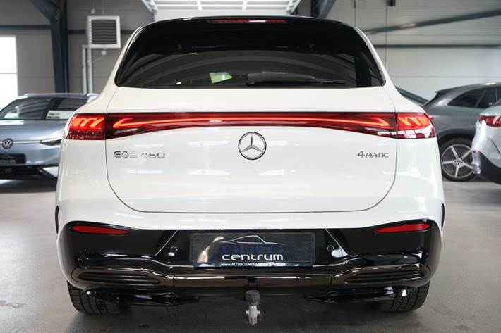Hvid Mercedes EQS450 SUV fra 2025