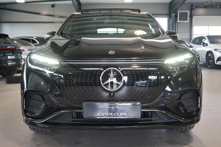 Sort Mercedes EQS450 SUV fra 2024