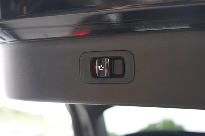 Sort Mercedes EQS450 SUV fra 2024