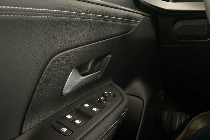 Grå Opel Mokka-e fra 2025