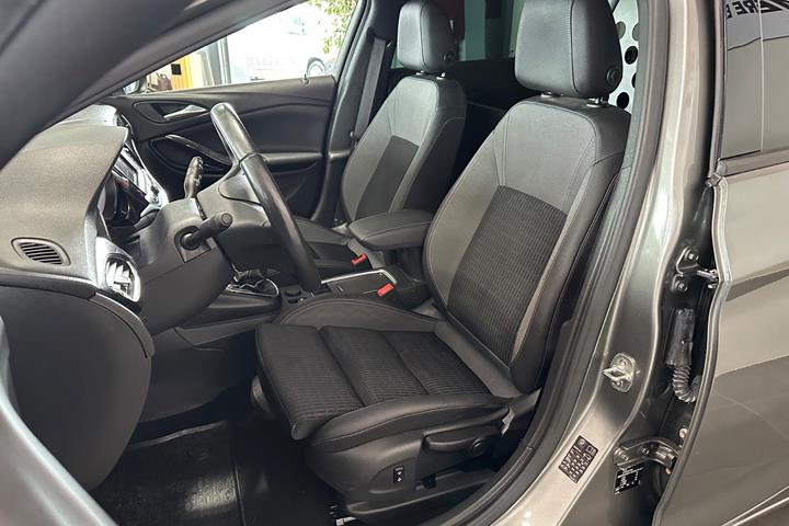 Grå Opel Astra fra 2021