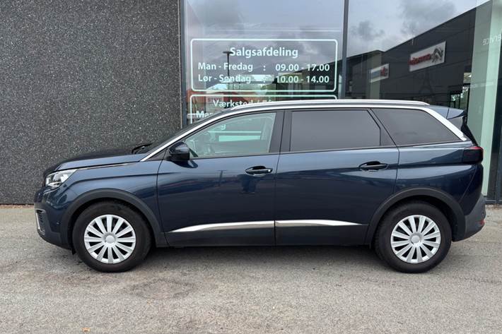 Blå Peugeot 5008 fra 2018