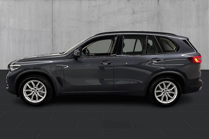 Grå BMW X5 fra 2020